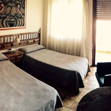 Hostal Mimosa Σανταντέρ Δωμάτιο φωτογραφία